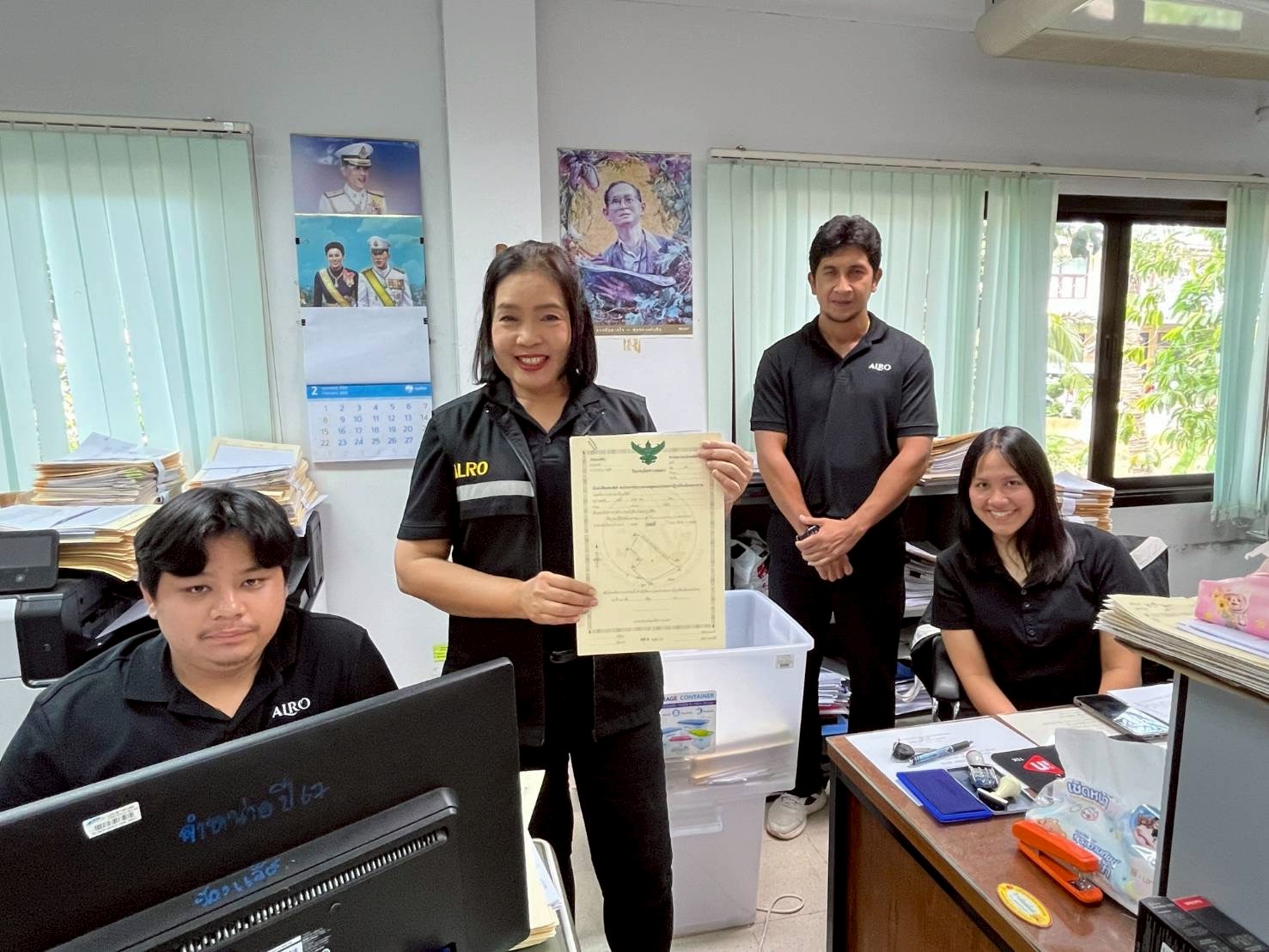 title - ผู้ตรวจราชการ ส.ป.ก. ประชุมติดตามผลการดำเนินงานตามแผนการตรวจราชการ ของ ส.ป.ก. ประจำปีงบประมาณ พ.ศ. 2569 รอบที่ 1 พร้อมลงพื้นที่มอบกิ่งพันธุ์โกโก้คุณภาพดีจำนวน 3,000 ต้น ณ จังหวัดชุมพร